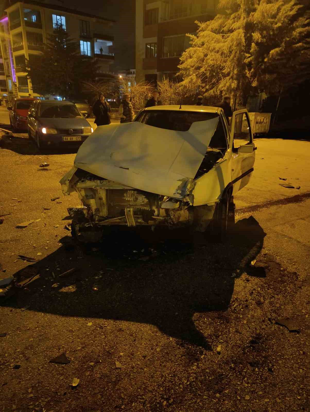 Elazığ&rsquo;daki zincirleme kazada 4 ara&ccedil; hasar g&ouml;rd&uuml;
