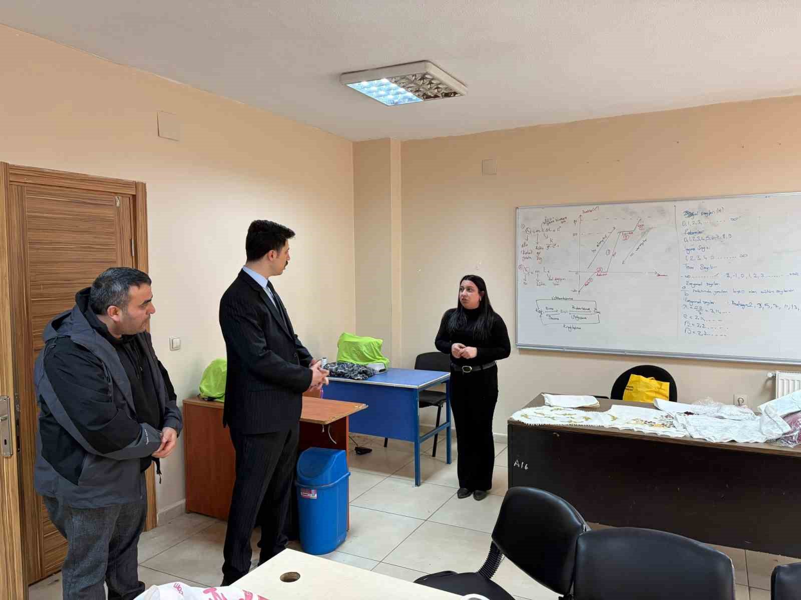 Digor Kaymakamı Ahmed Tayyib Kahraman&rsquo;dan Halk Eğitimi Merkezi&rsquo;ne ziyaret
