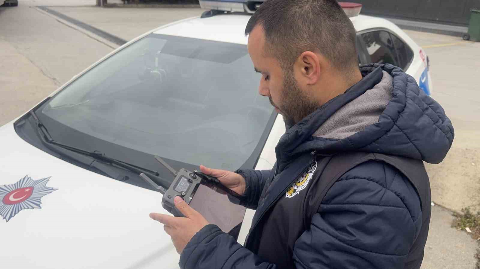 Bursa&rsquo;da kırmızı ışık ihlali yapan ara&ccedil;lar dron ile b&ouml;yle tespit edildi
