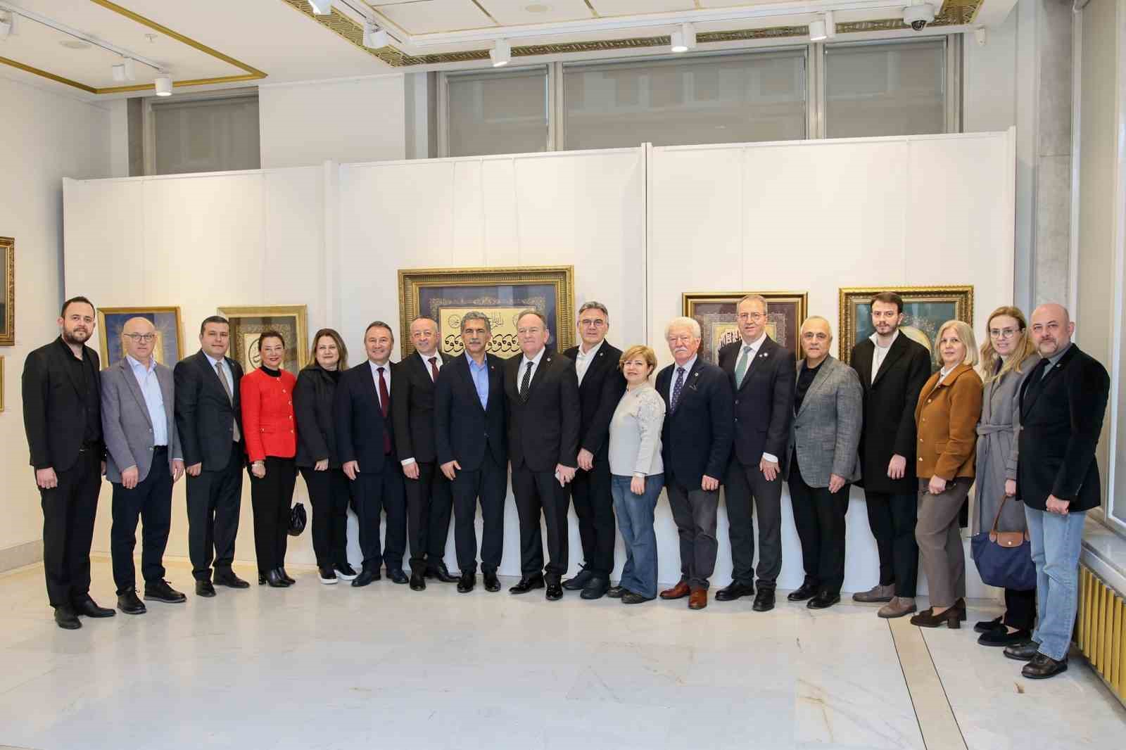 Bursa&rsquo;da geleneksel sanatlara anlamlı katkı: "Zer-i N&acirc;b" Tezhip Sergisi a&ccedil;ıldı
