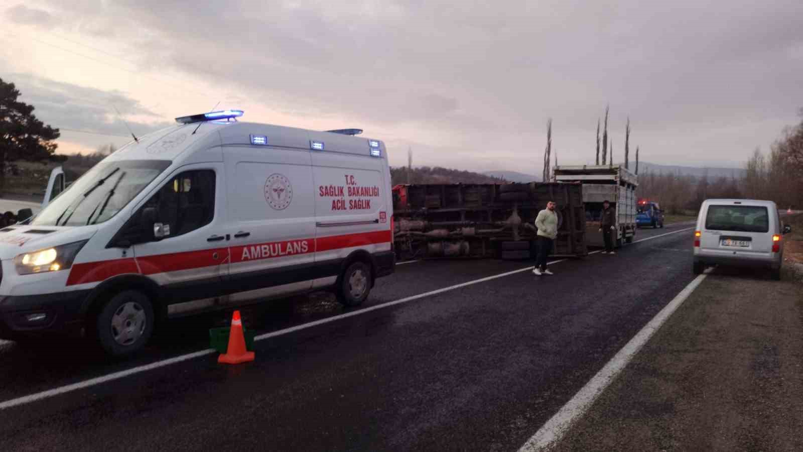 Domani&ccedil;&rsquo;te kamyonet takla attı: 2 yaralı
