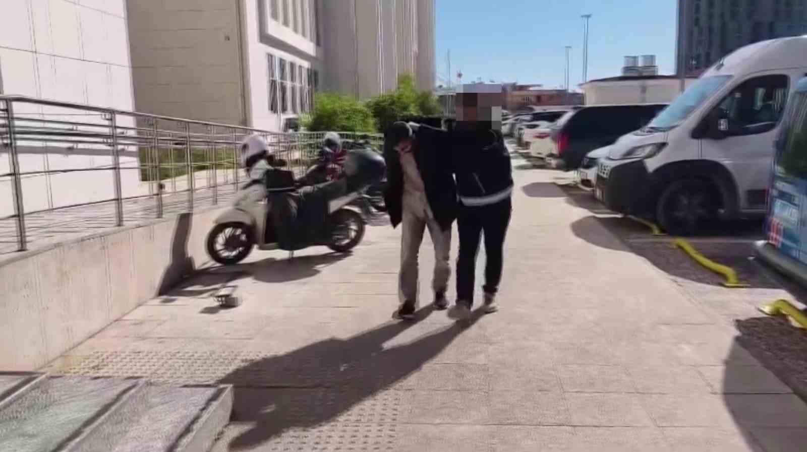 Adana&rsquo;da 19 firari yakalandı
