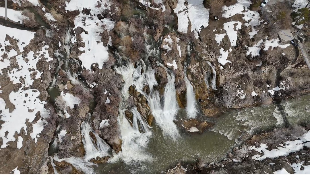 Muradiye Şelalesi her mevsim ayrı bir güzel