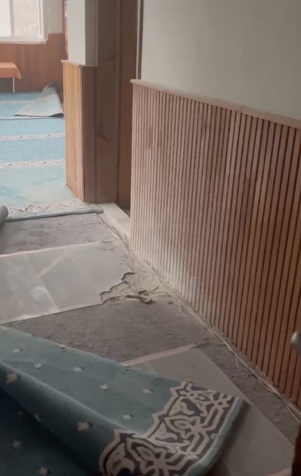 Kastamonu’da düşen yıldırım camiye isabet etti