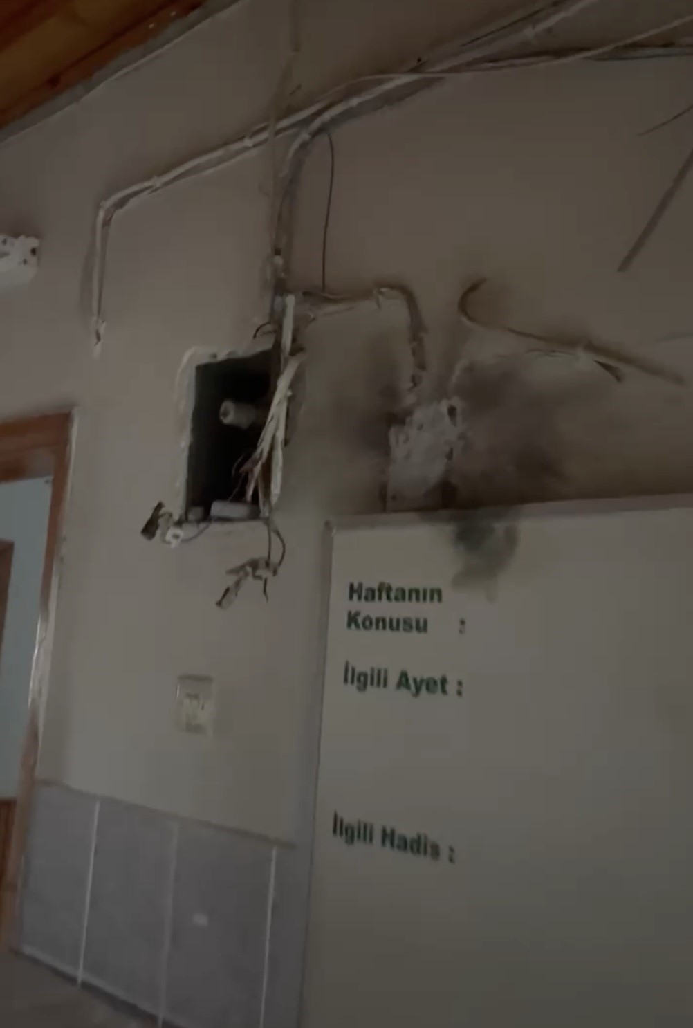 Kastamonu’da düşen yıldırım camiye isabet etti