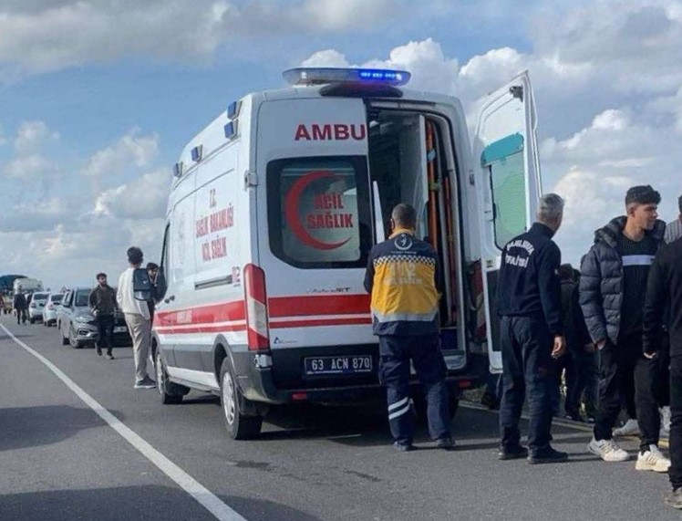 Devrilen motosikletin s&uuml;r&uuml;c&uuml;s&uuml; hayatını kaybetti
