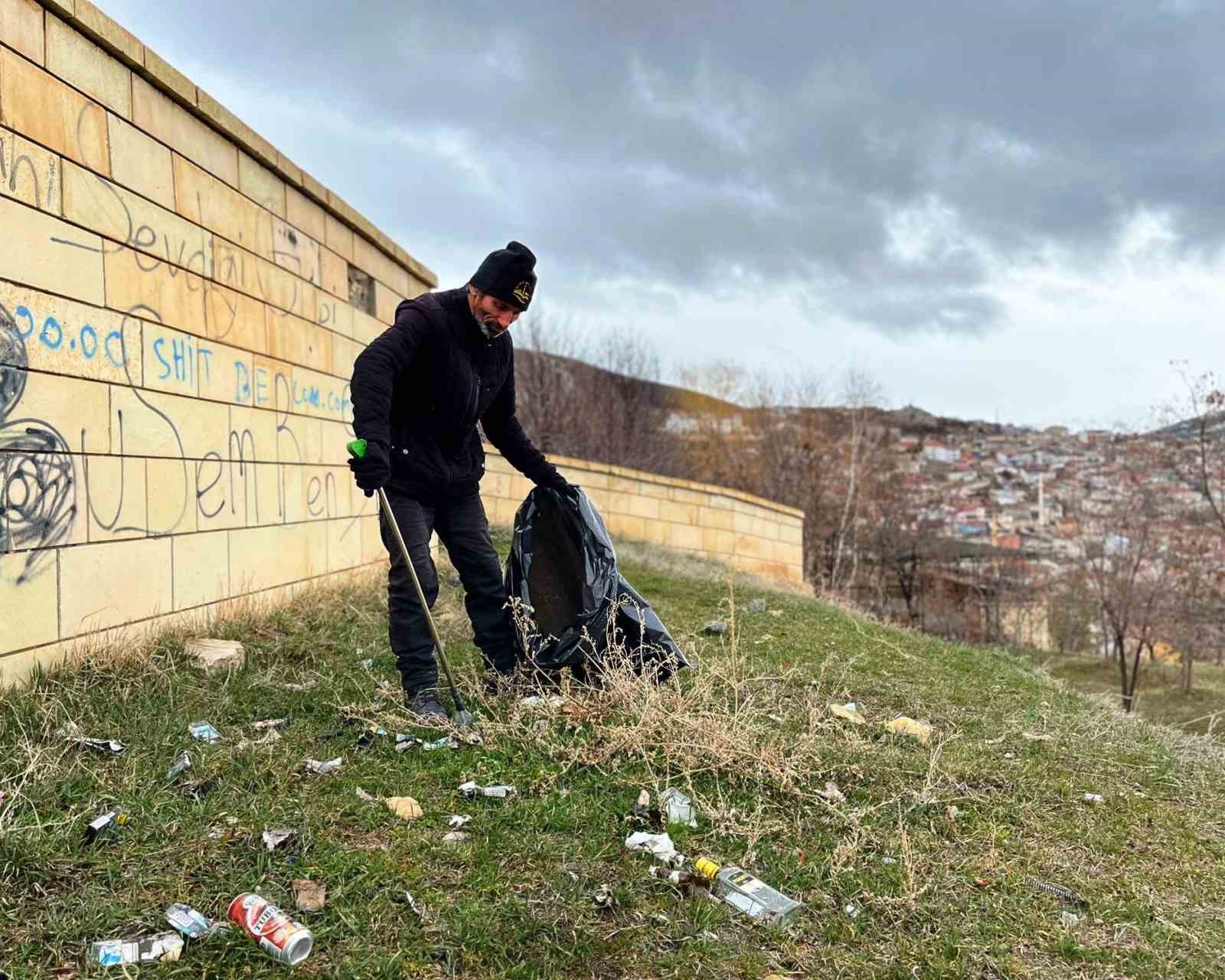Bayburt&rsquo;ta bahar temizliği s&uuml;r&uuml;yor
