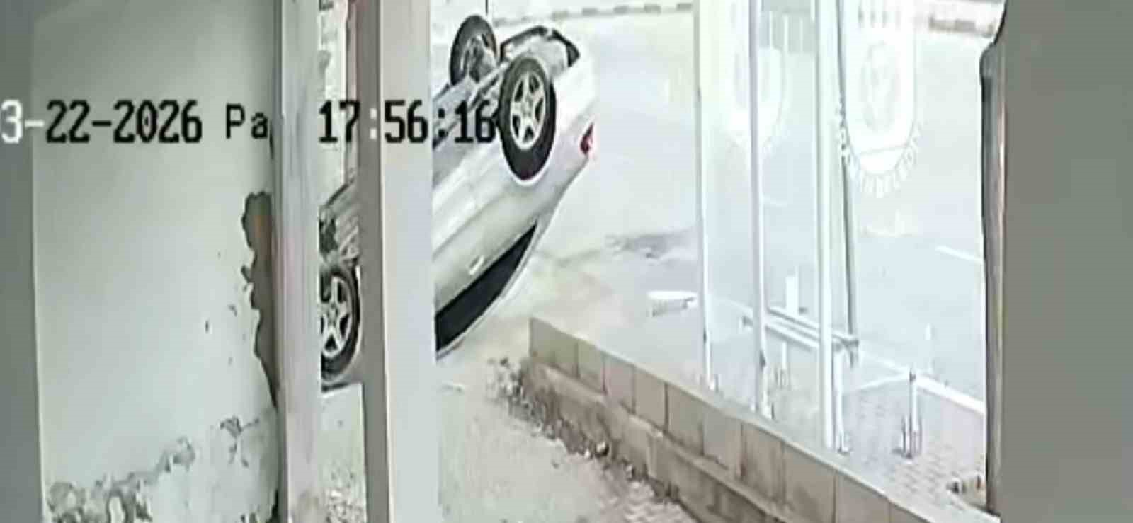 Karaman&rsquo;da otomobilin takla attığı anlar kameraya yansıdı
