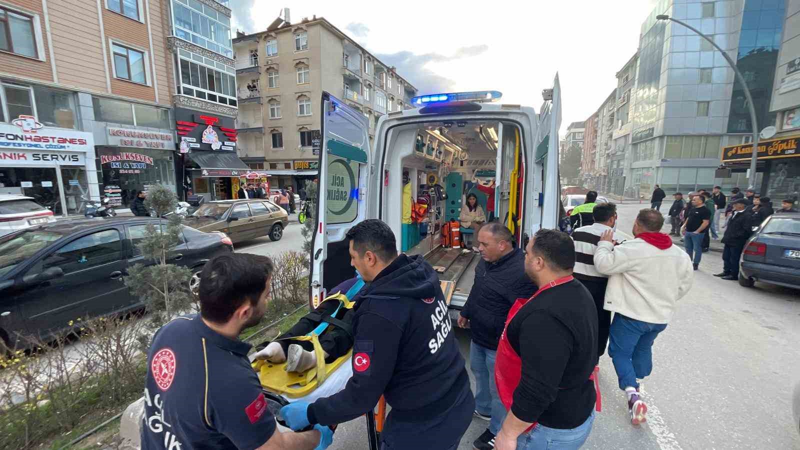 Otomobil ref&uuml;jdeki dubalara &ccedil;arptı: 1 yaralı
