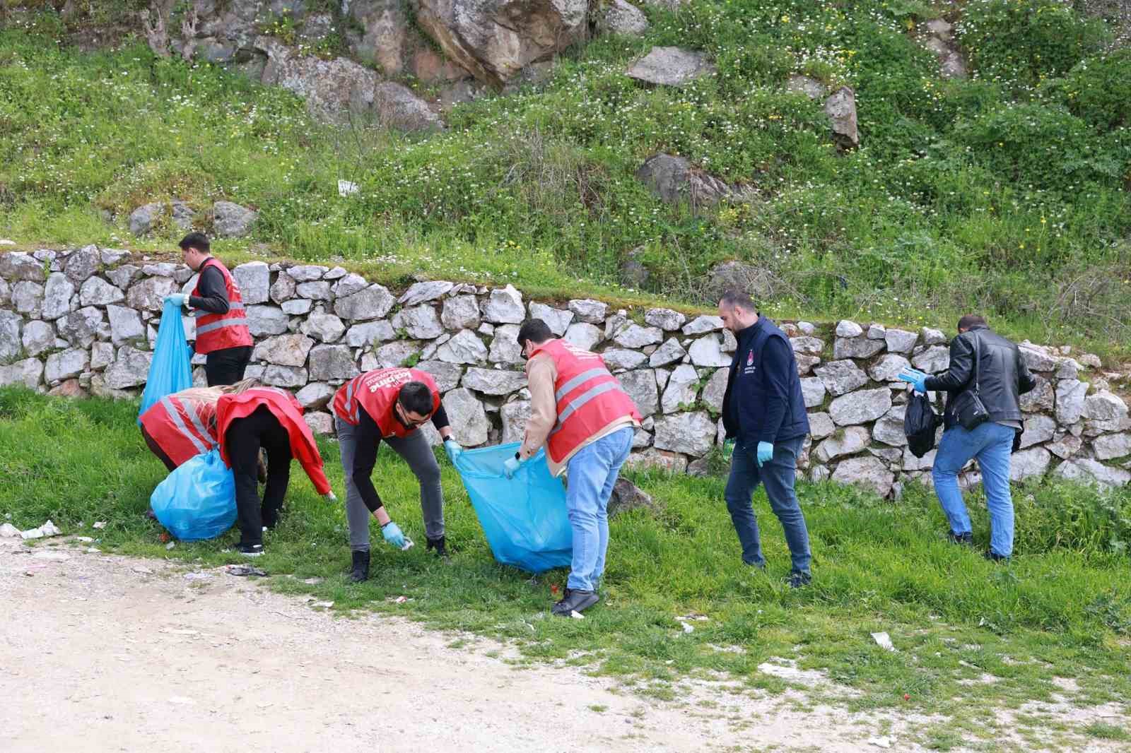 Şehzadeler Belediyesinden Spil’de anlamlı temizlik