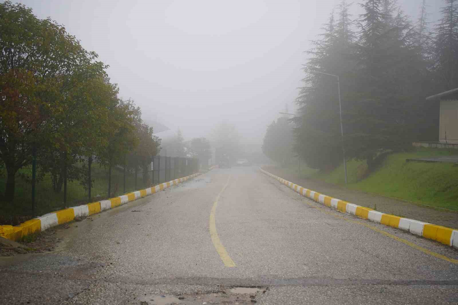 Sis ve yağmur etkili oldu: Kamp&uuml;ste g&ouml;r&uuml;ş azaldı
