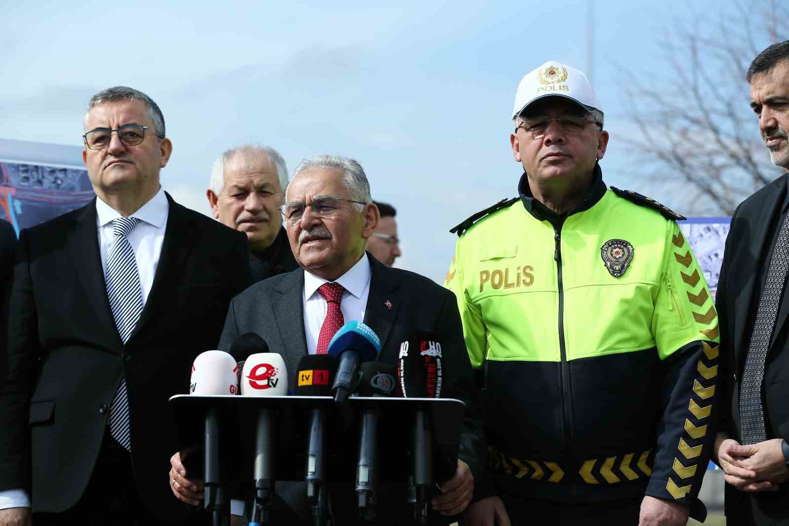 Kartal Kavşağı trafiğe kapanıyor
