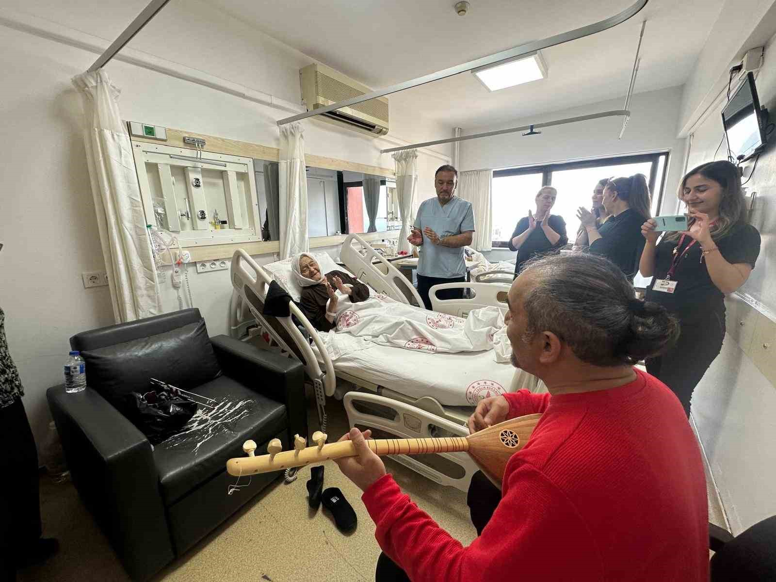 Yaşlılar haftasında palyatif servis hastalarına moral ziyareti
