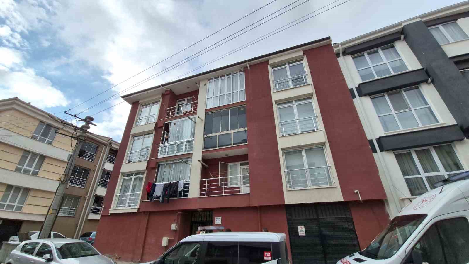 Evinde d&uuml;şerek yaralanan yaşlı kadın dakikalarca yardım bekledi
