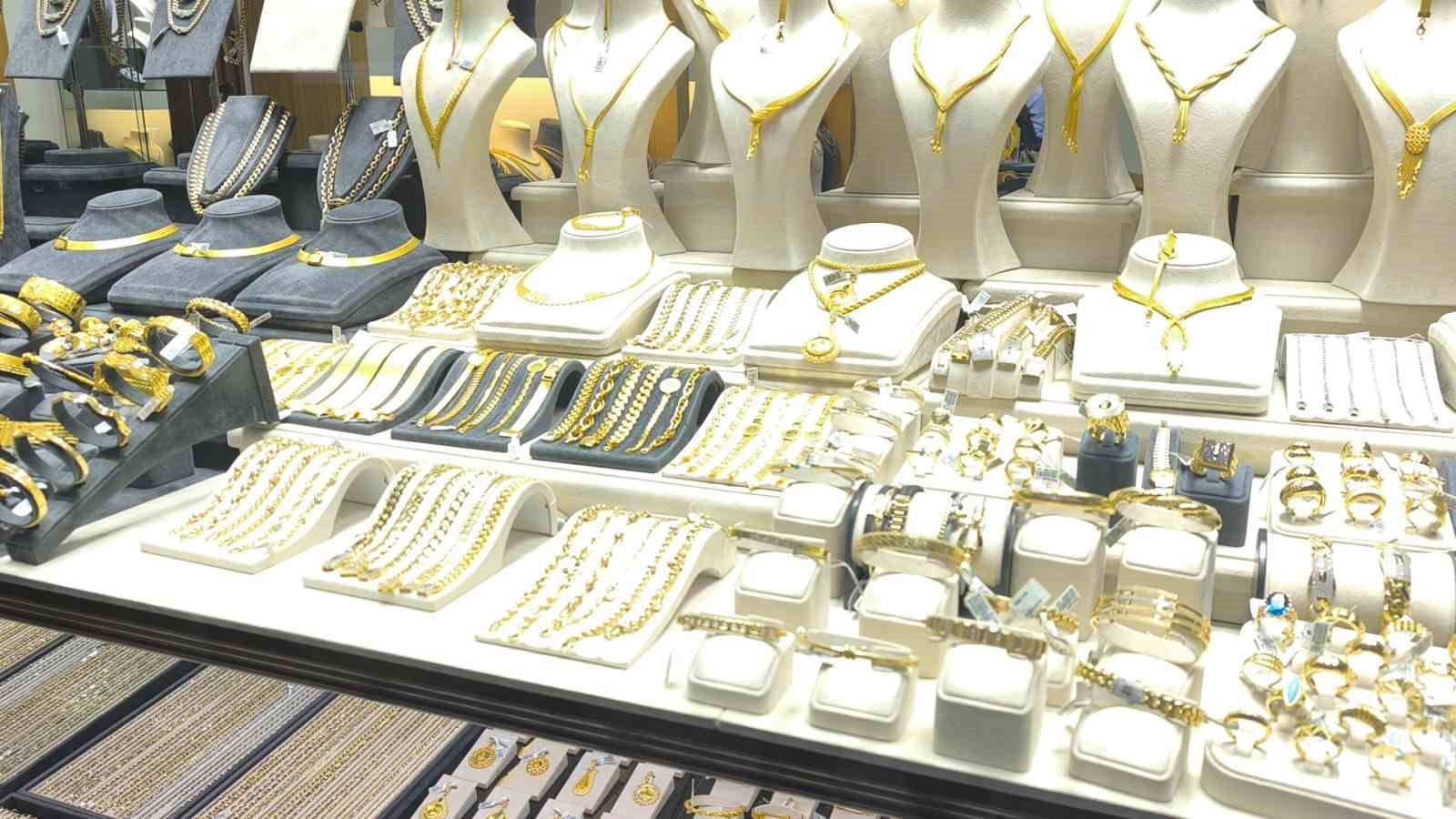 Muğla&rsquo;da kuyumcularda &ccedil;eyrek altın t&uuml;kendi
