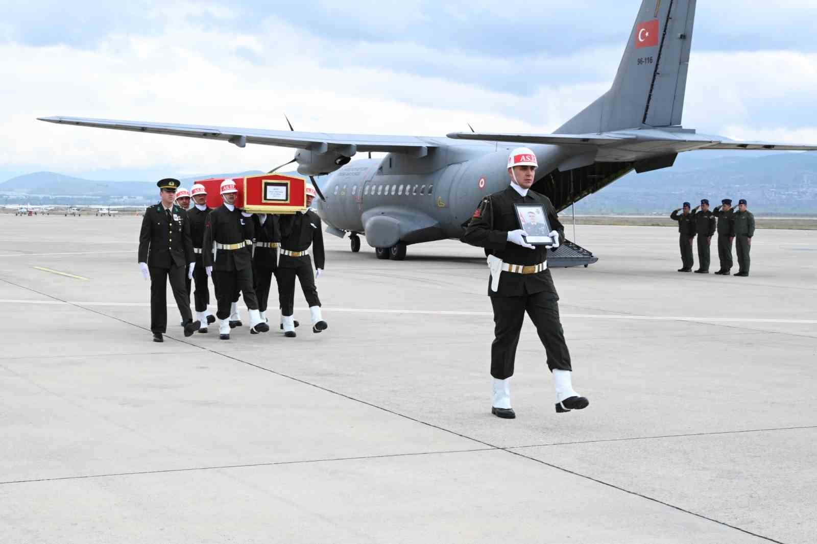 Şehit Binbaşı Sinan Taştekin&rsquo;in naaşı Isparta&rsquo;ya getirildi
