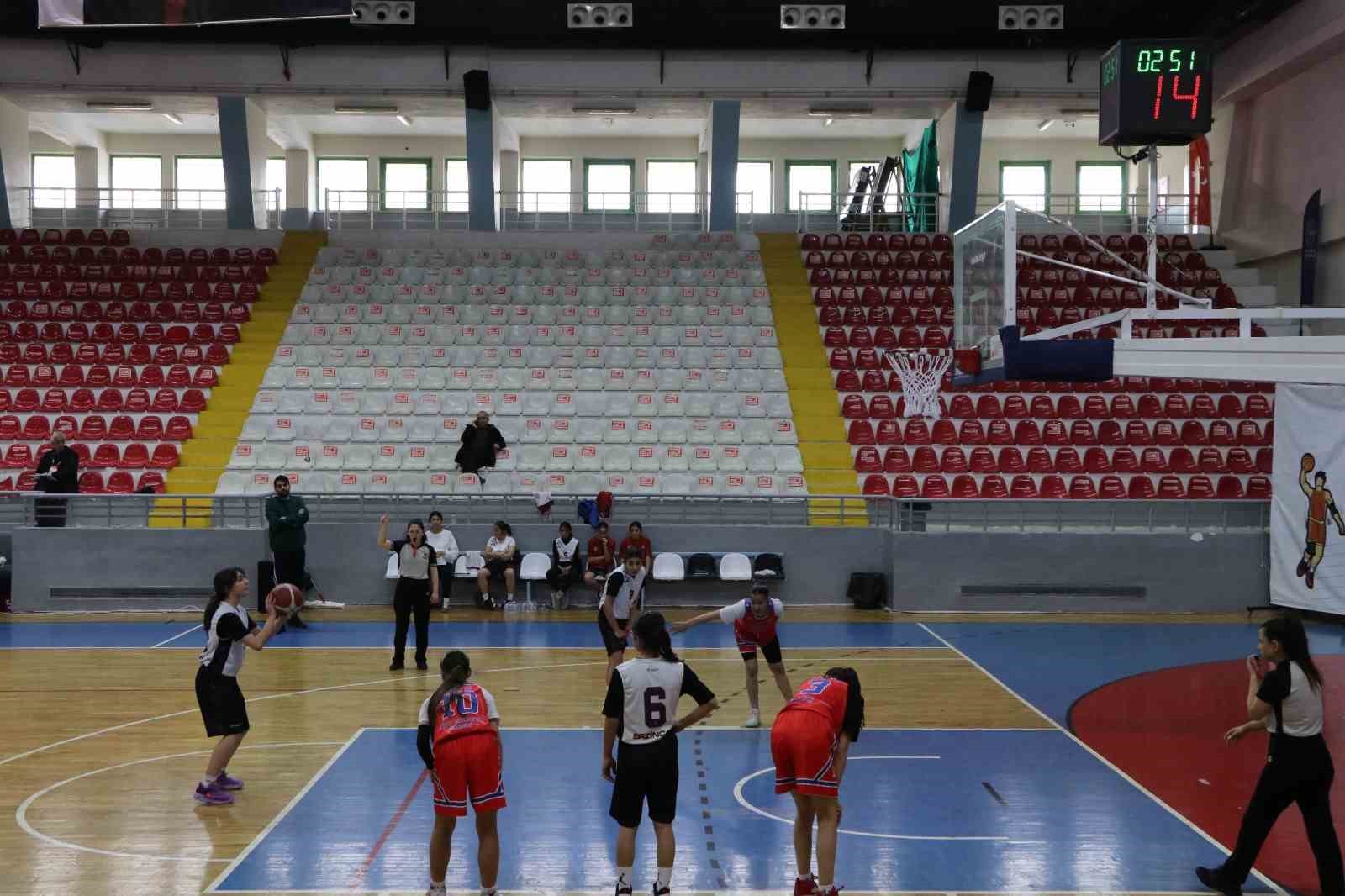 Basketbol Yıldızlar T&uuml;rkiye Yarı Finalleri Yozgat&rsquo;ta başladı
