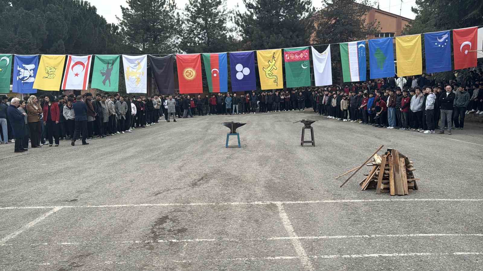 Karab&uuml;k&rsquo;te nevruz kutlamaları coşkulu g&ouml;r&uuml;nt&uuml;lere sahne oldu

