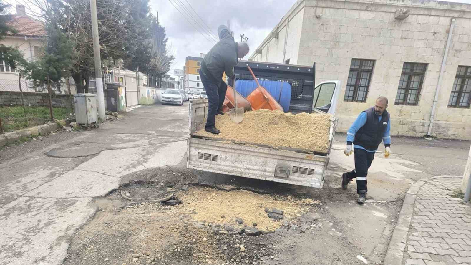 Adıyaman&rsquo;da bozulan yollara m&uuml;dahale
