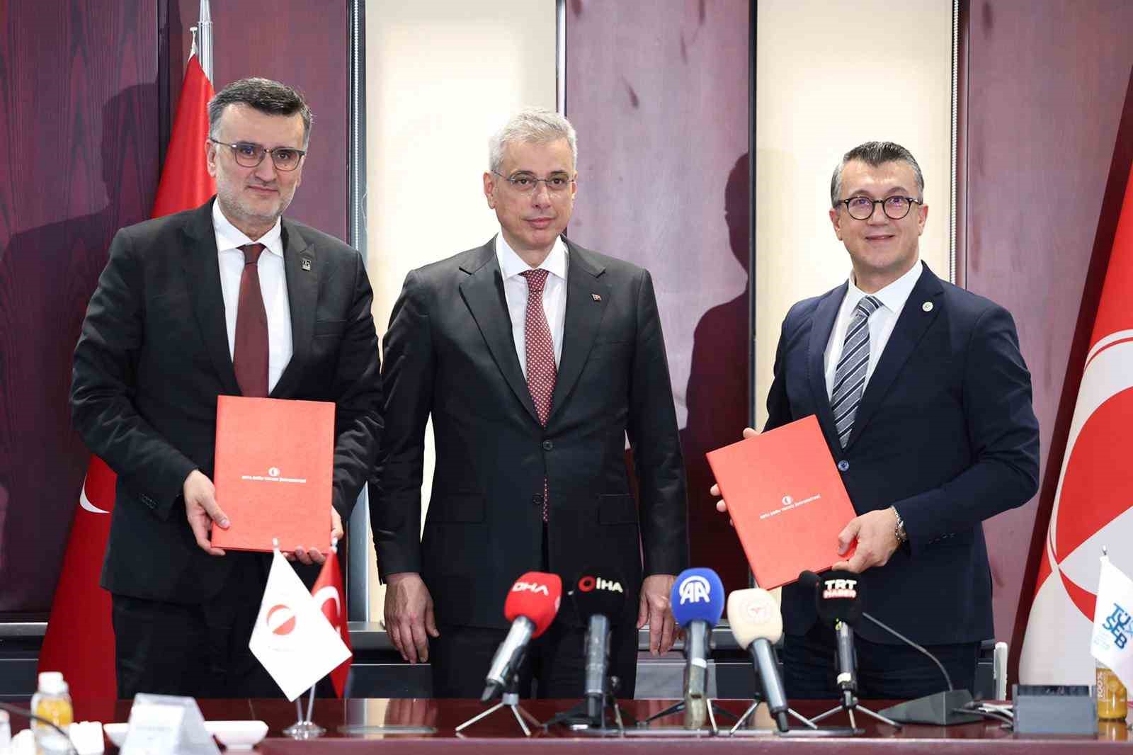 Bakan Memişoğlu: "ODT&Uuml; gibi bilim yuvalarımızın desteğiyle sağlık sanayisini d&uuml;nyanın en iyi teknolojisi haline getireceğiz"
