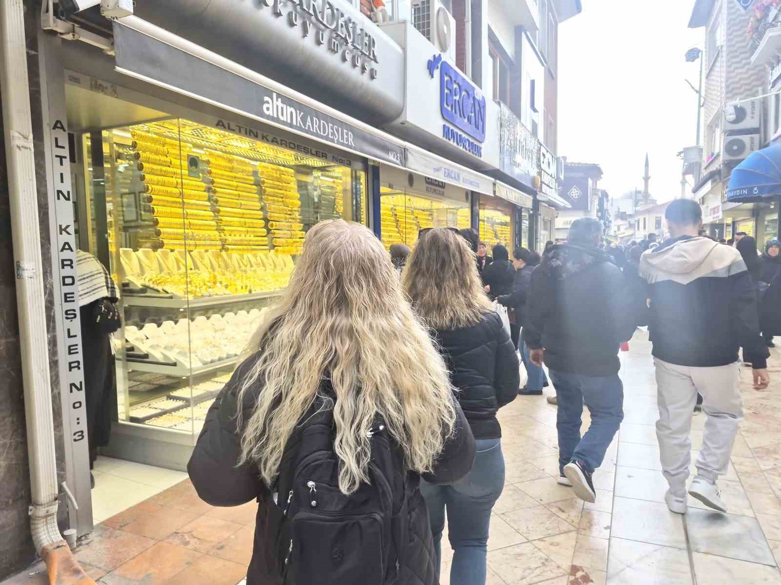 Altına rağbet devam ediyor
