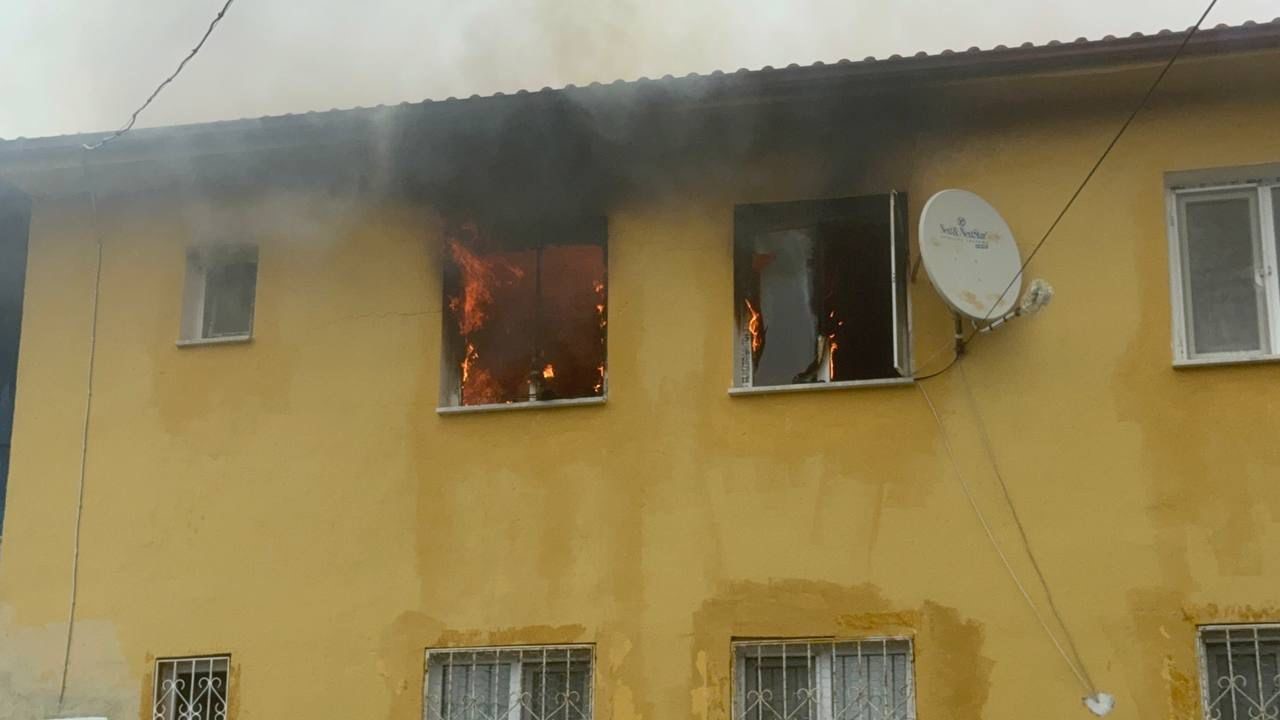 Bartın&rsquo;da afet konutlarında &ccedil;ıkan yangın paniğe neden oldu
