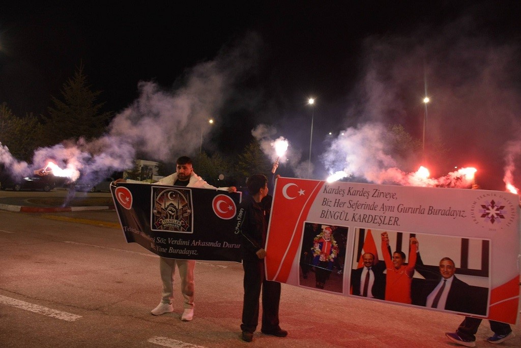 Meşaleler Dadaşların &ouml;zel gururları i&ccedil;in yandı
