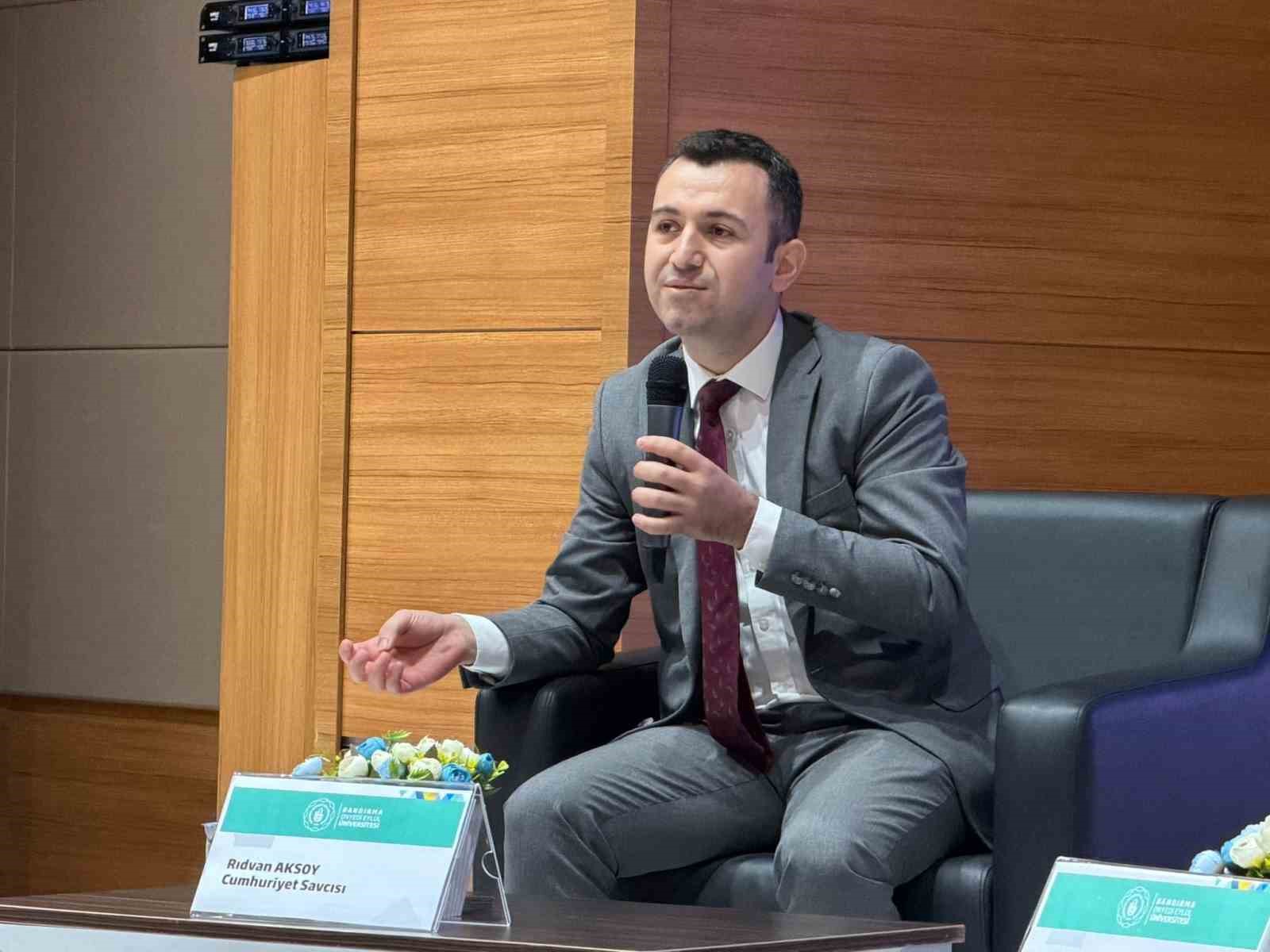 Bandırma&rsquo;da bilişim su&ccedil;ları paneli d&uuml;zenlendi
