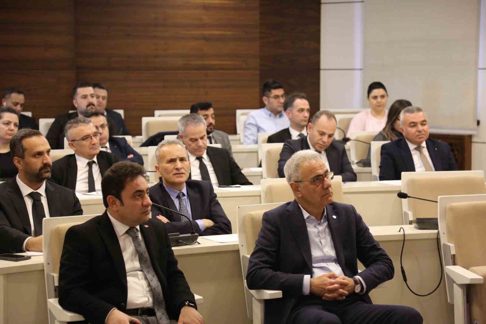 &Ouml;zdemir: "İşletmeler finansmana erişimde sorun yaşıyor"
