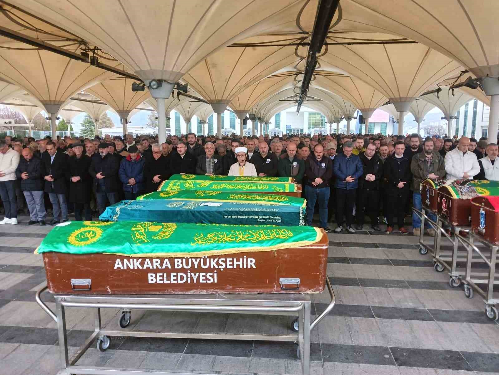 Ankara’da gaz sızıntısından vefat eden baba ile kızı son yolcuğuna uğurlandı