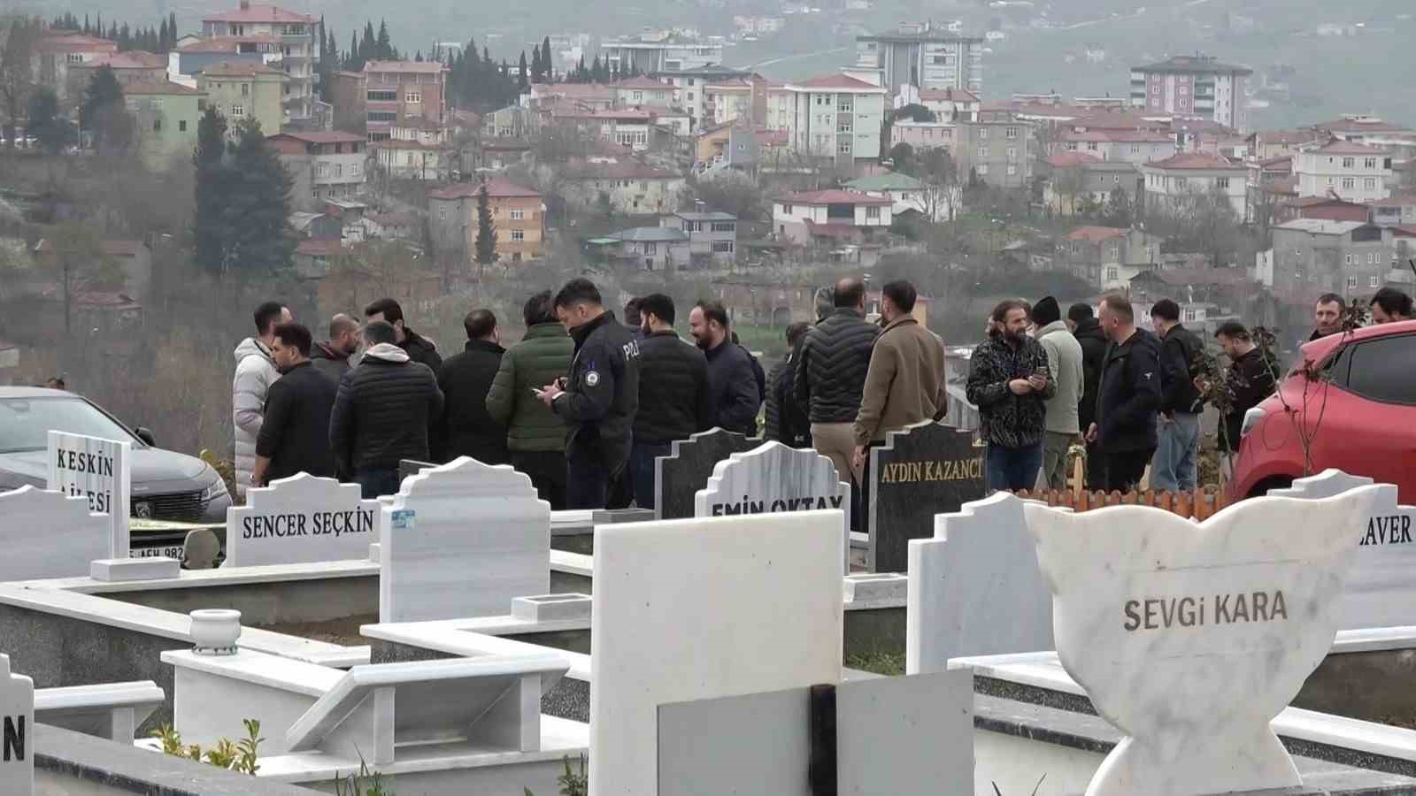 Mezarlıkta silahlı saldırı: 1 yaralı
