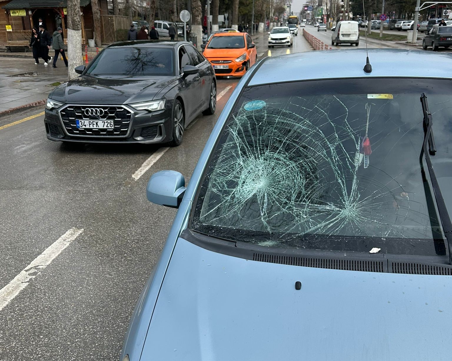 Malatya&rsquo;da otomobil yayaya &ccedil;arptı: 2 yaralı
