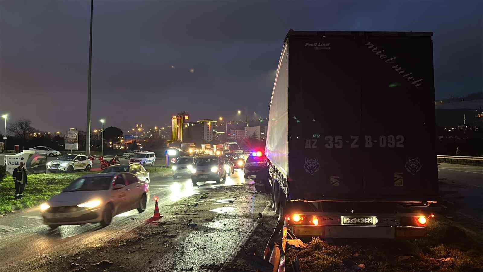 Samsun&rsquo;da tır devrildi: 1 yaralı
