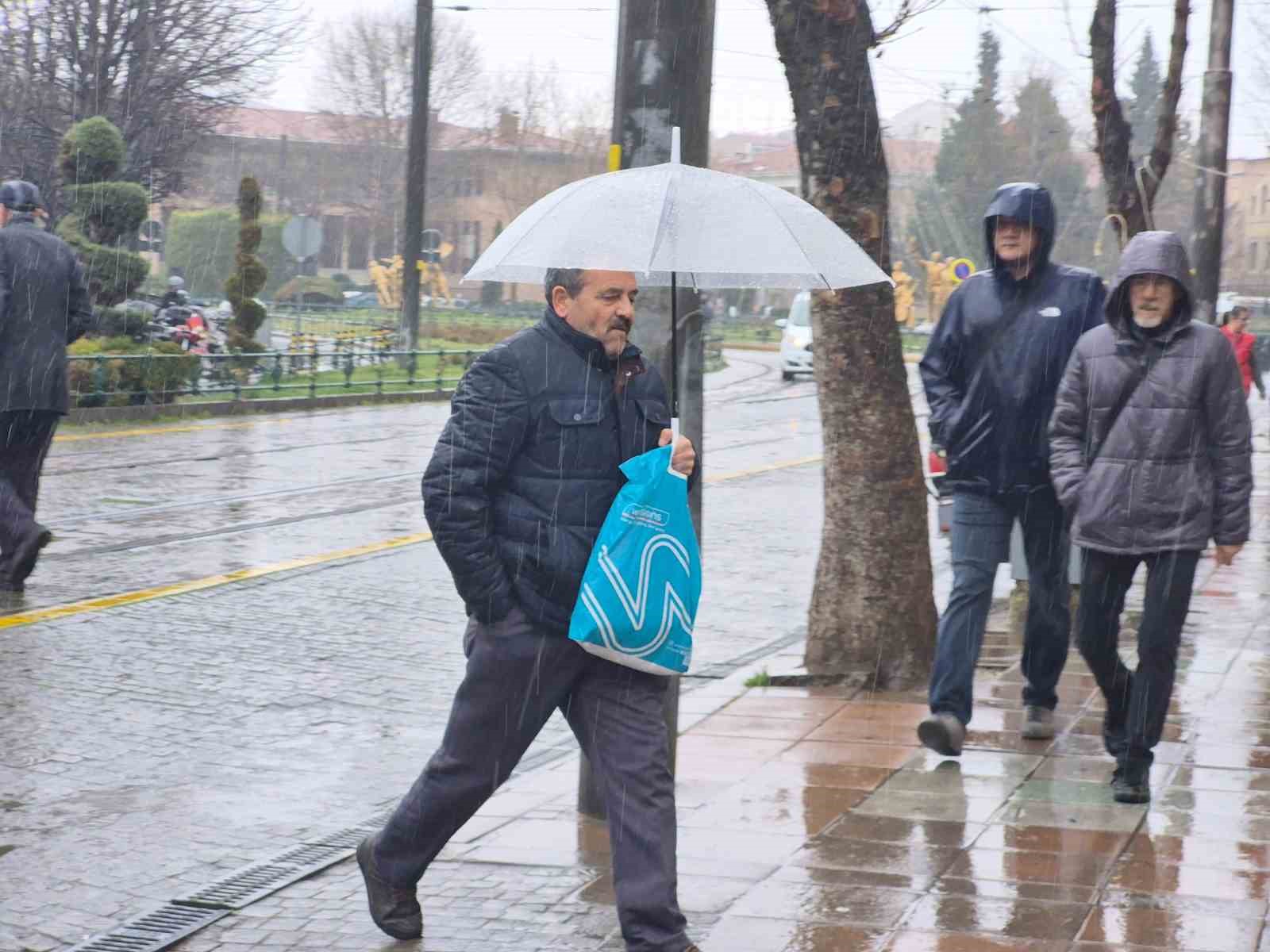 Eskişehir’e beklenen yağmur geldi
