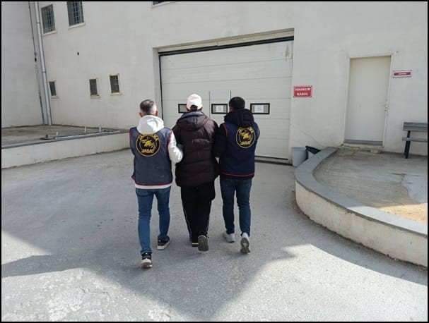 21 yıl hapis cezası bulunan dolandırıcı JASAT’tan kaçamadı
