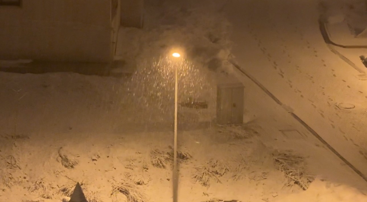 Y&uuml;ksekova&rsquo;da kar yağışı etkili oldu
