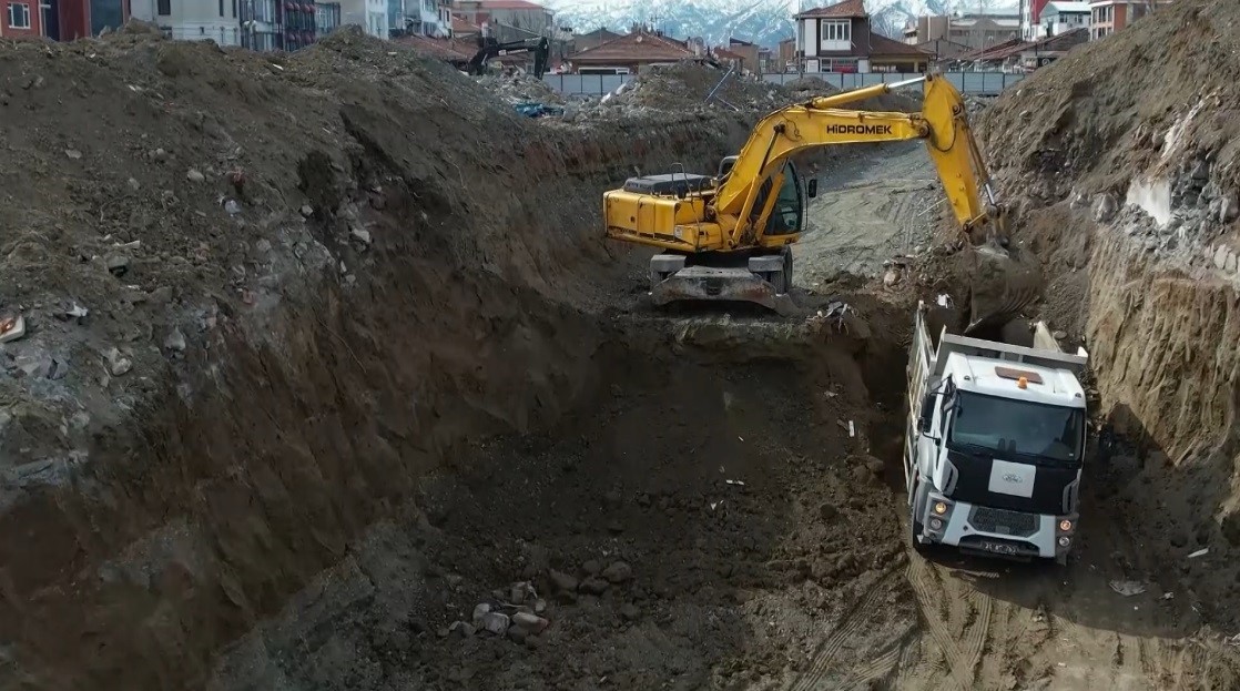 Erzincan&rsquo;da Merkez &Ccedil;arşısı&rsquo;nda kentsel d&ouml;n&uuml;ş&uuml;m s&uuml;r&uuml;yor
