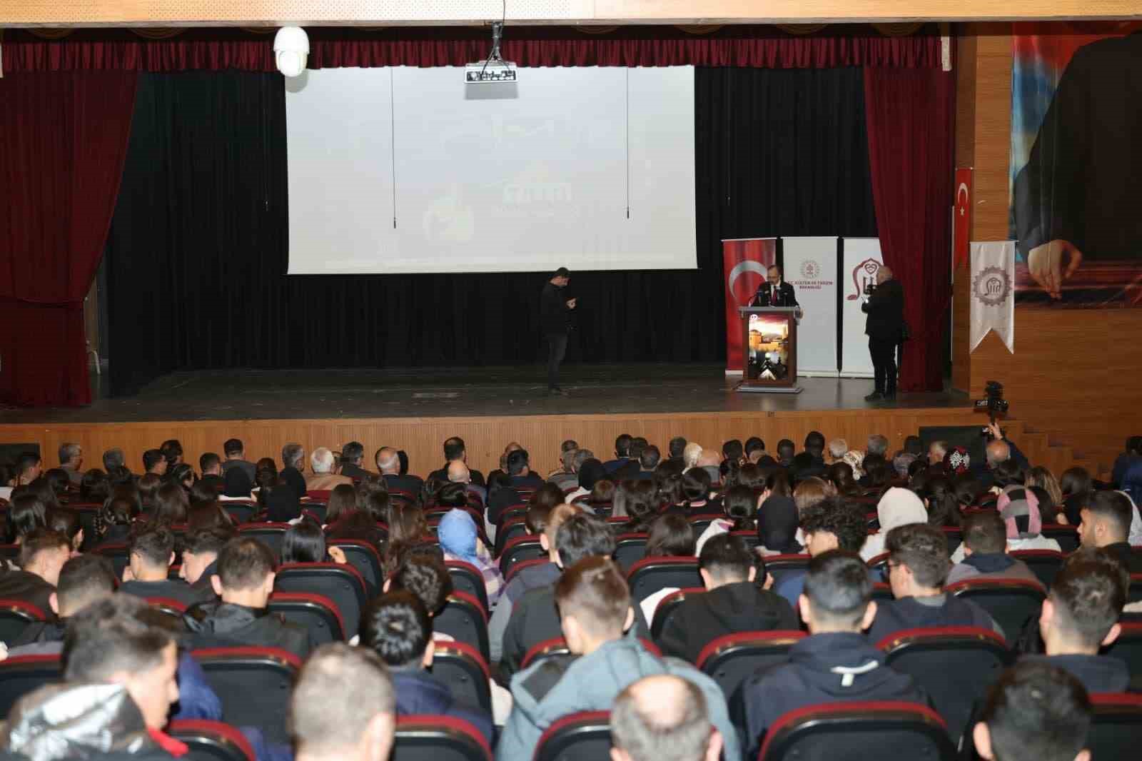 Siirt’te "Güneş Hadisesi" söyleşi programı düzenlendi
