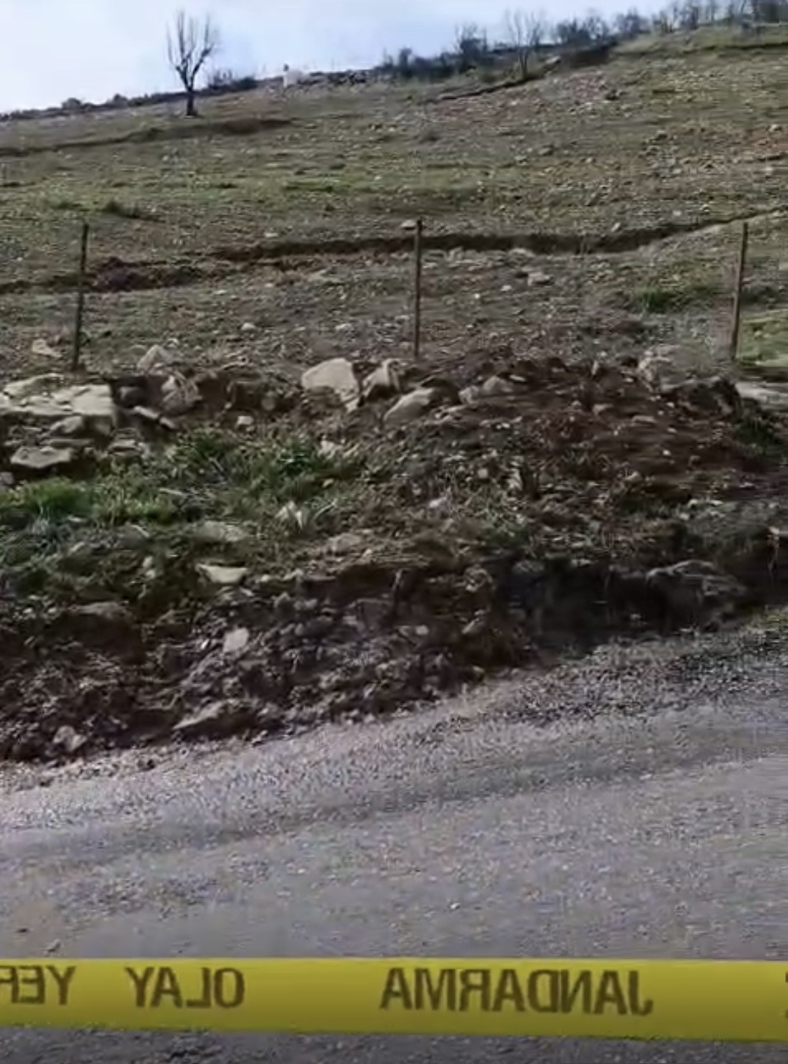 &Ccedil;ermik&rsquo;te yolda &ccedil;&ouml;kme meydana geldi
