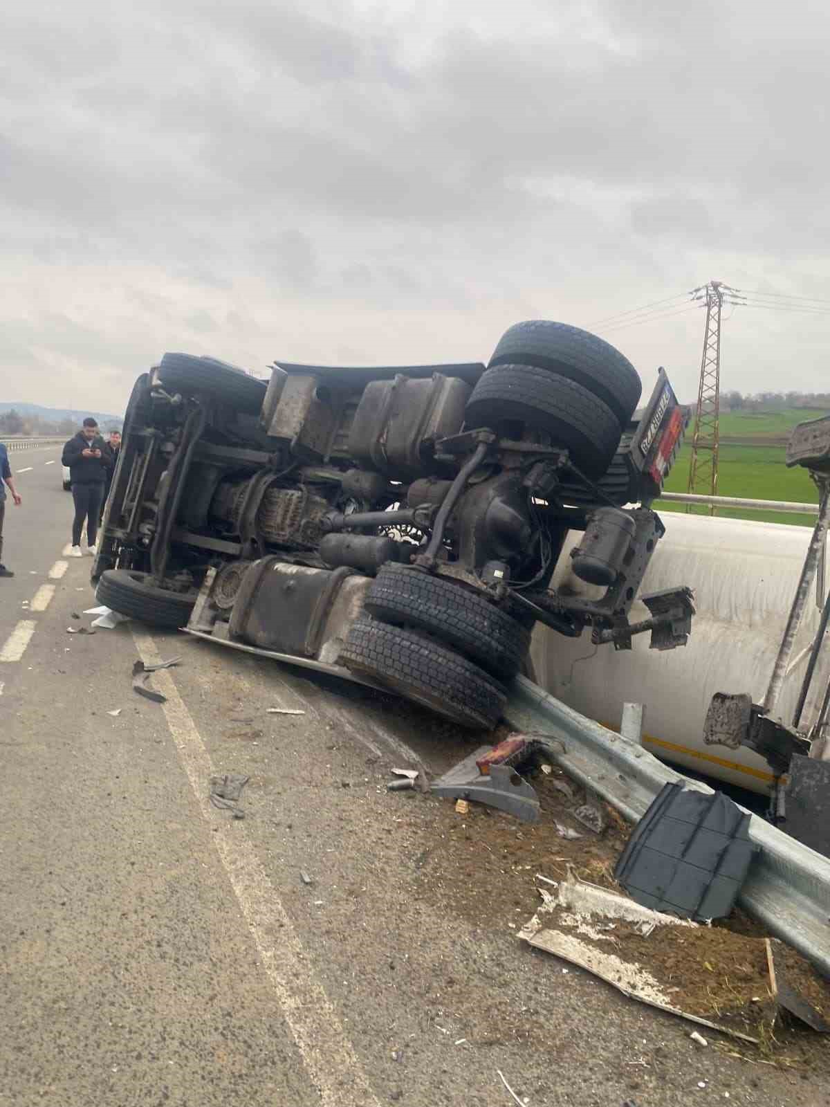 Tekirdağ&rsquo;da feci kaza: Tır şof&ouml;r&uuml; hayatını kaybetti
