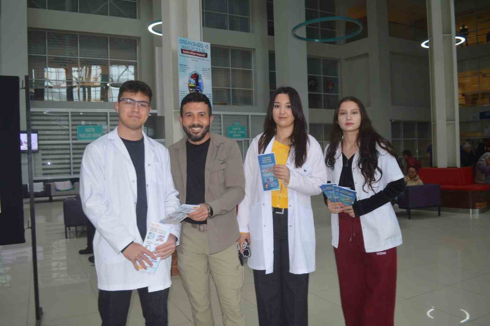 Tıp Fak&uuml;ltesi &ouml;ğrencileri antibiyotik kullanımı hakkında bilgilendirdi
