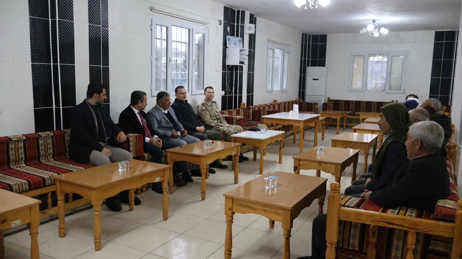 Vali Ekici selin vurduğu Oyalı k&ouml;y&uuml;nde: "Vatandaşımız yalnız değil"
