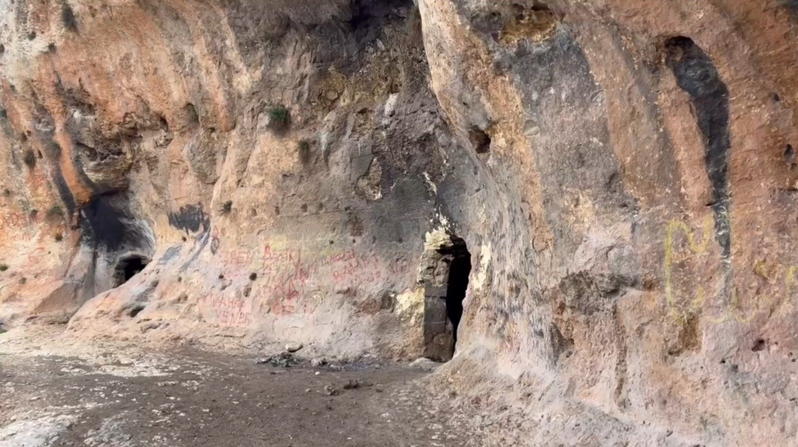 Şanlıurfa&rsquo;da &rsquo;Sarı Mağaralar&rsquo; turizme kazandırılmayı bekliyor
