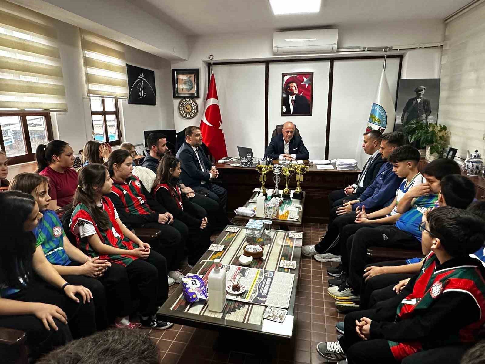 Bilecikli &ouml;ğrencilerden şampiyonluk başarısı
