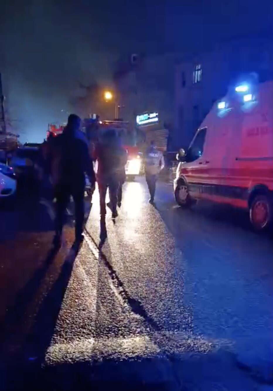 Binada &ccedil;ıkan yangın s&ouml;nd&uuml;r&uuml;ld&uuml;
