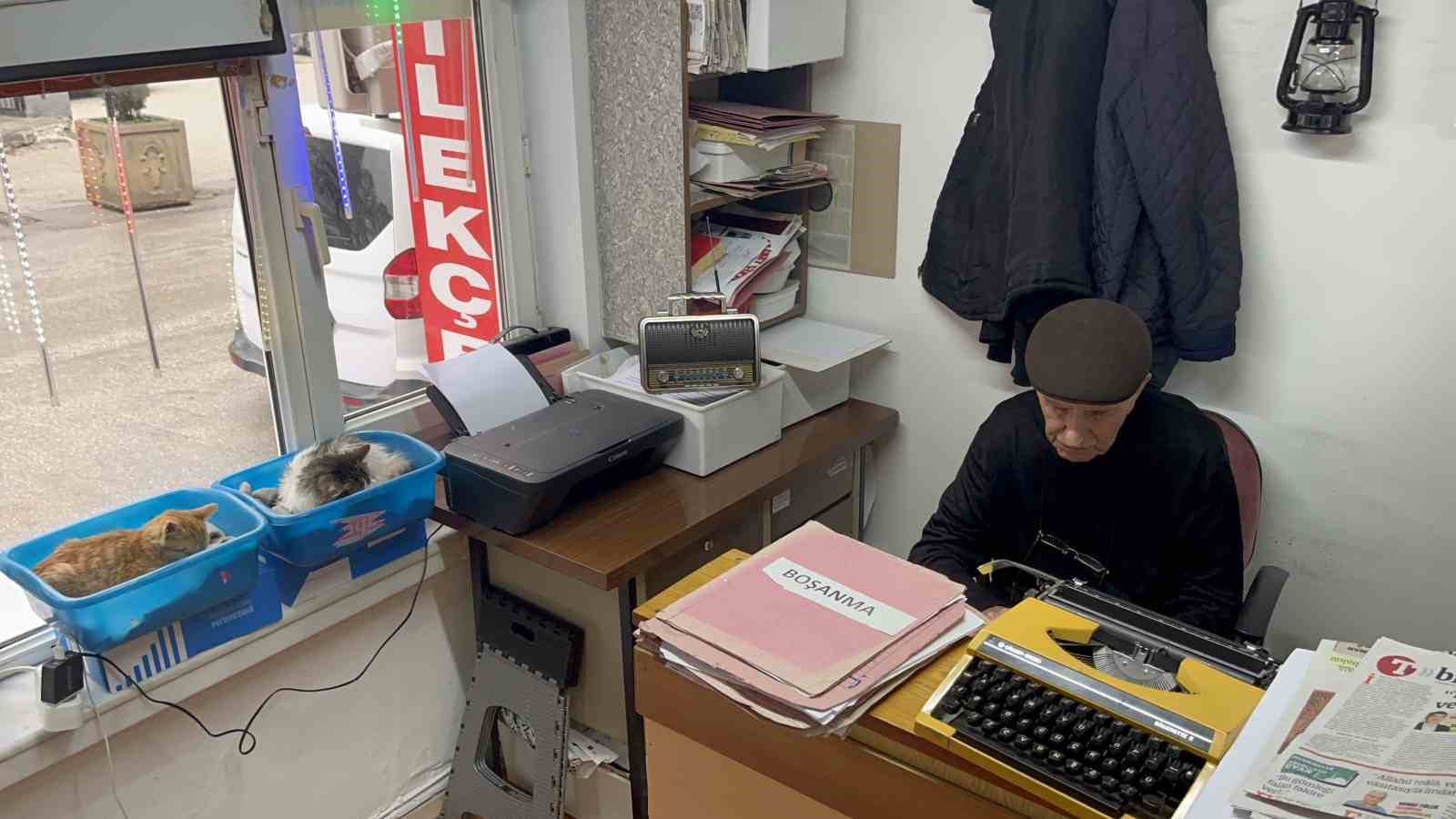 93 yaşındaki arzuhalci mesleğini ilk g&uuml;nk&uuml; aşkla s&uuml;rd&uuml;r&uuml;yor
