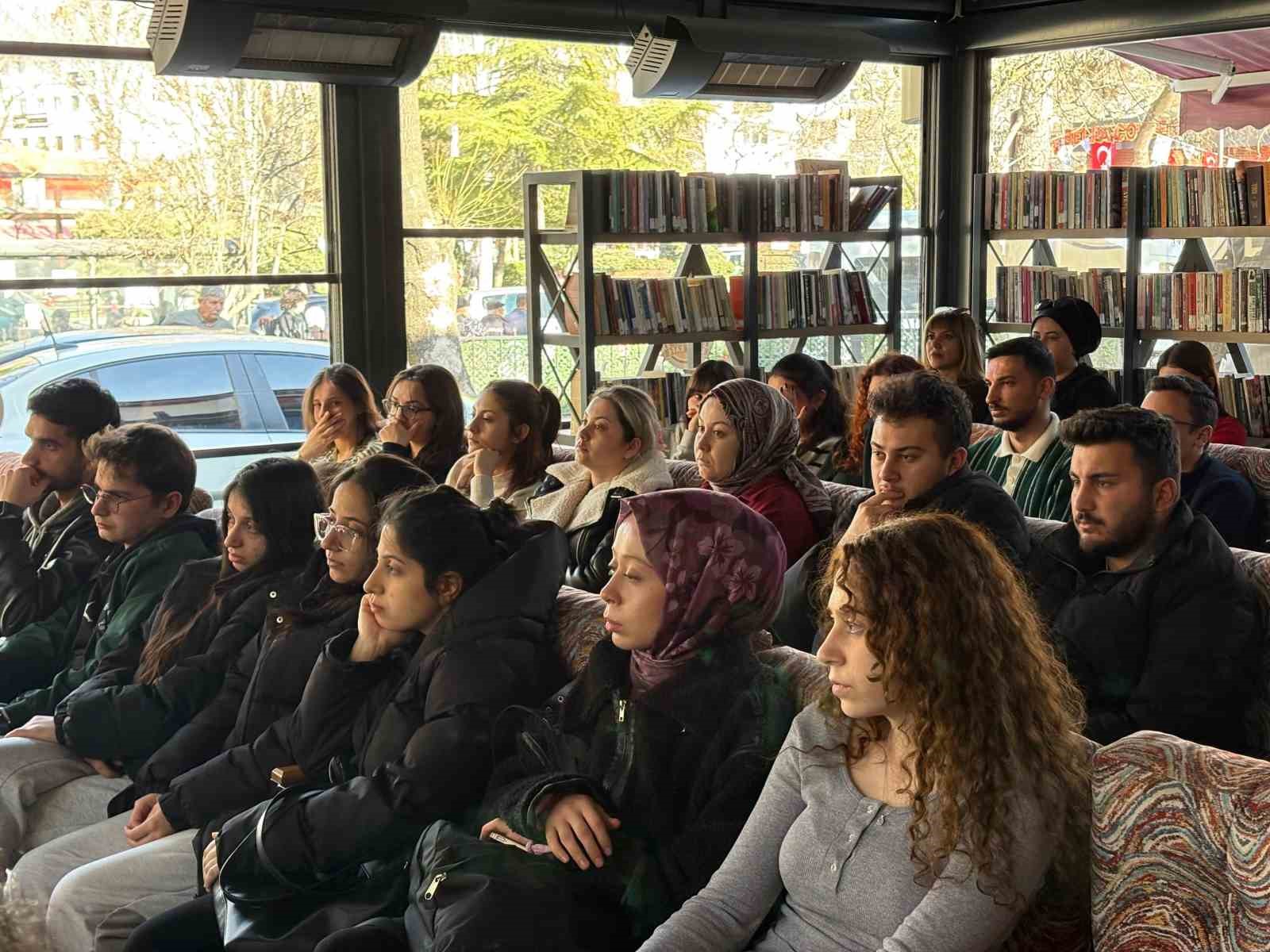 Sincan Kitap Kafe&rsquo;de siber zorbalıkla m&uuml;cadele yolları konuşuldu
