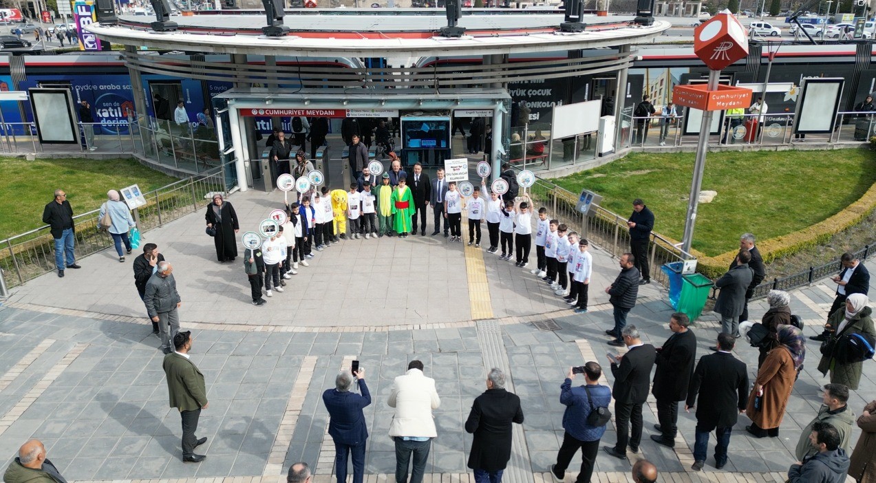 B&uuml;y&uuml;kşehir Ulaşım A.Ş. ile &lsquo;Nezaket Yolda Kalmasın&rsquo; projesini hayata ge&ccedil;irdi
