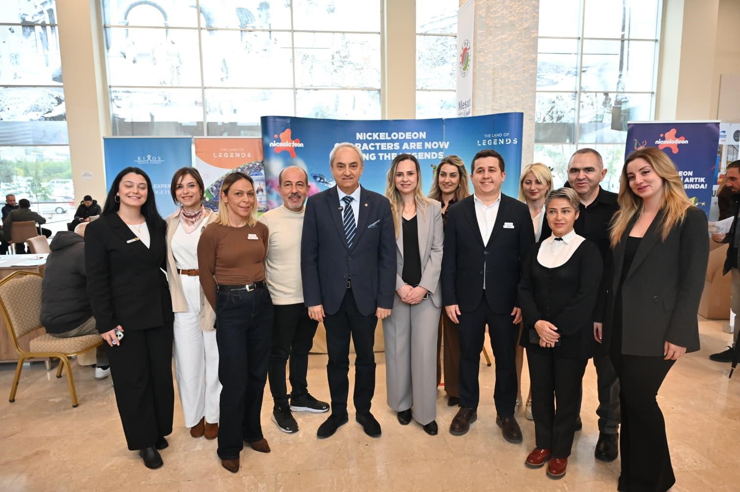 Kepez&rsquo;de iş arayanlarla işverenler aynı &ccedil;atı altında buluştu
