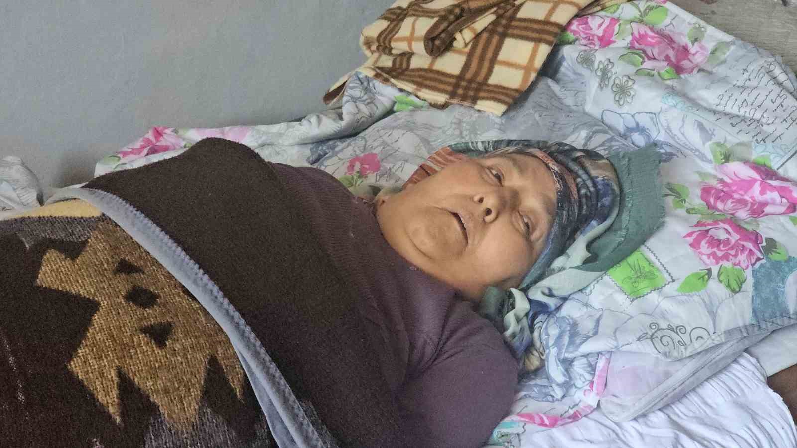 İHA&rsquo;nın haberi ses getirdi: Yatağa bağımlı yaşlı kadın koruma altına alındı
